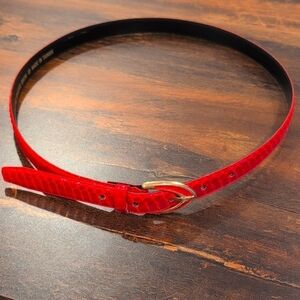 Sunco genuine snake skin,made in Taiwan, Medium ,but runs smaller ,see pictures